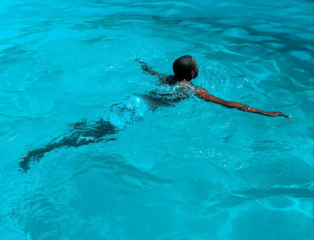 孩童游泳學習時程全解析：從跌跌撞撞到水花四濺